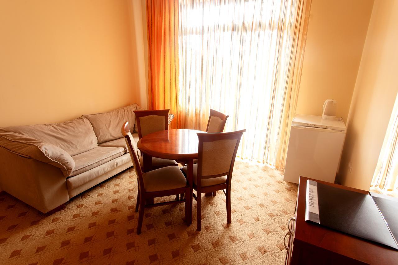 Pansionat Paradiz Hotel Polyana  Buitenkant foto